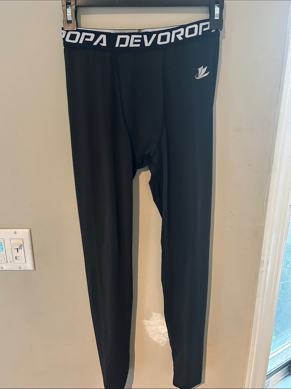 Devoropa Kids Black Athletic Compression Leggings (youth XL)